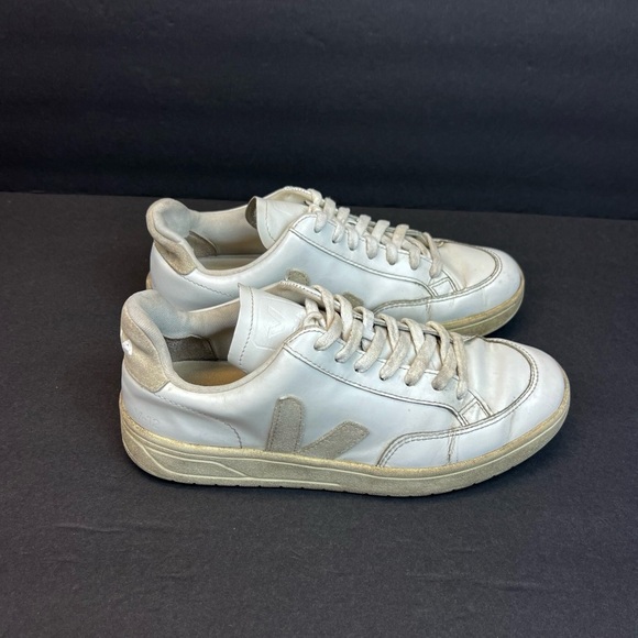 Veja Sneakers Womens Size 8 White and Cream with Logo - Picture 1 of 7